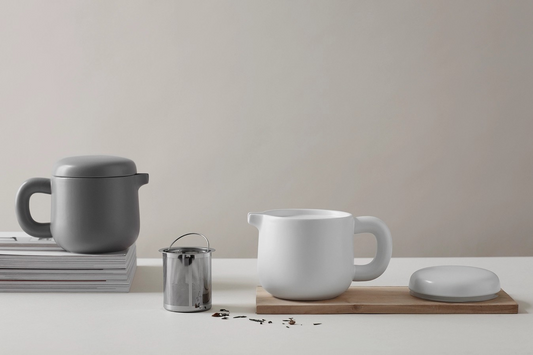 VIVA - "Isabella" Porcelain Teapot w/ infuser (.6L/20oz)