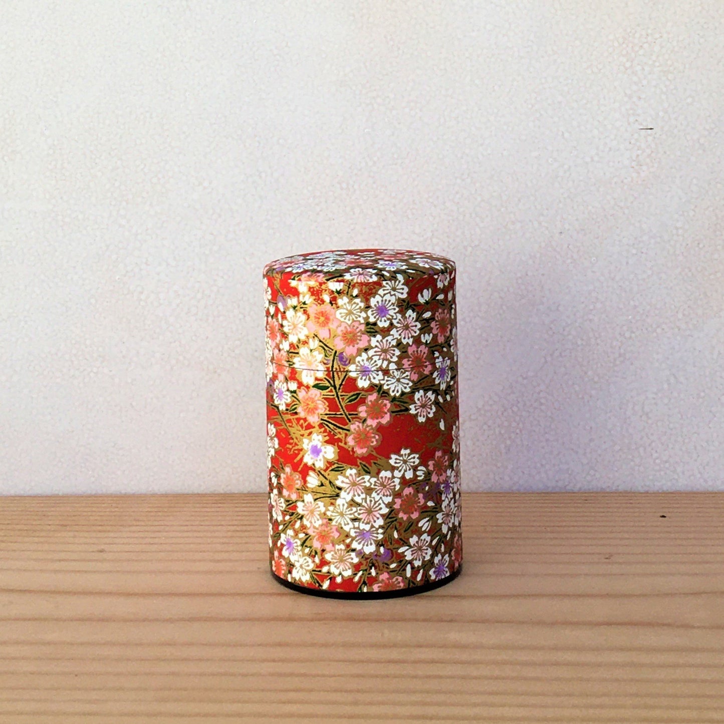 Rouge avec des fleurs, boîte en papier Washi