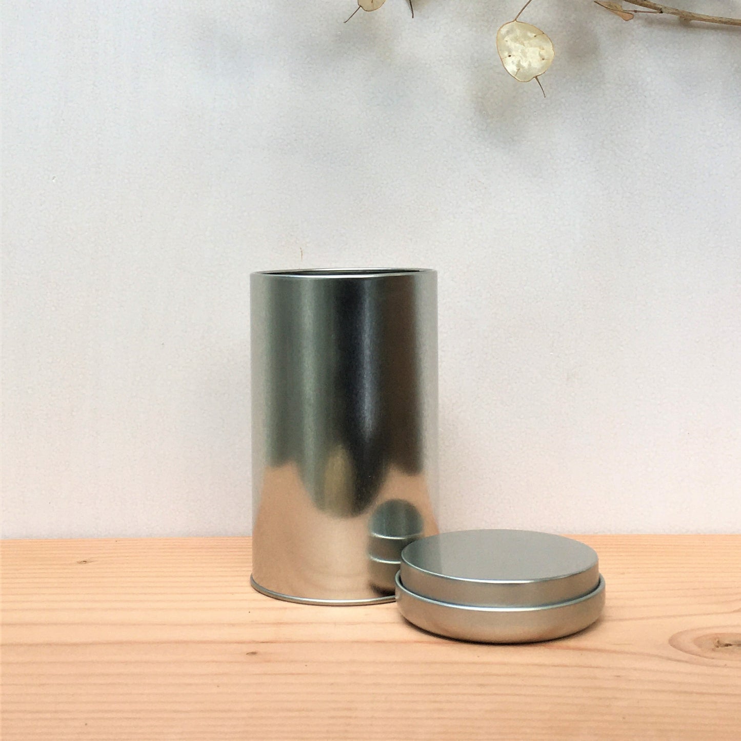 150-175g Round Silver Tin