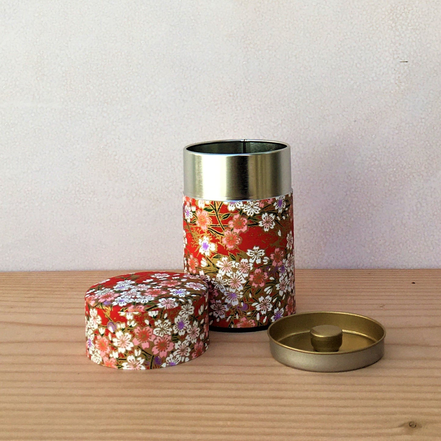 Rouge avec des fleurs, boîte en papier Washi